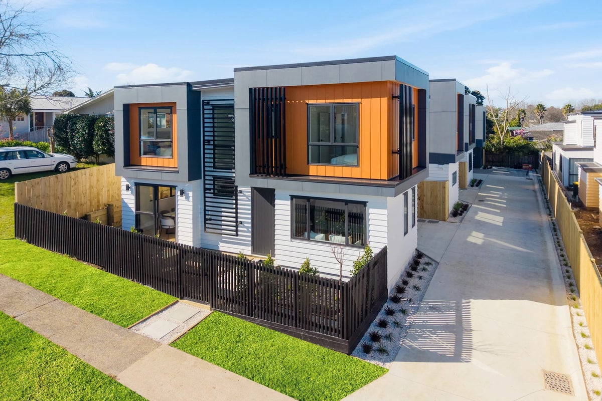 3 The Rosebowl, Sunnyhills, Auckland - Carousel 14