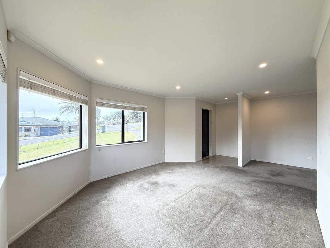 1 Barwick Place, Stanmore Bay, Whangaparaoa - Carousel 2