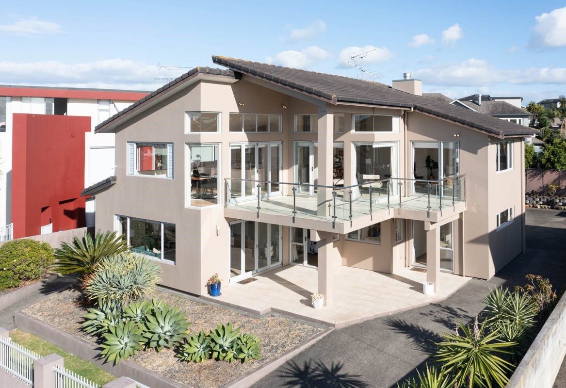 59 Compass Way, HALF MOON BAY, AUCKLAND - Carousel 1