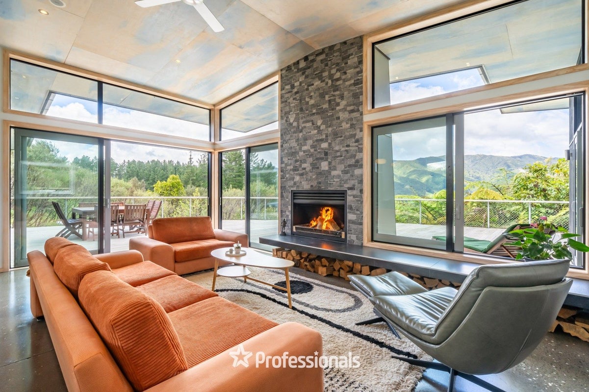 12 Mount Marua Way, Timberlea, Upper Hutt - Carousel 2
