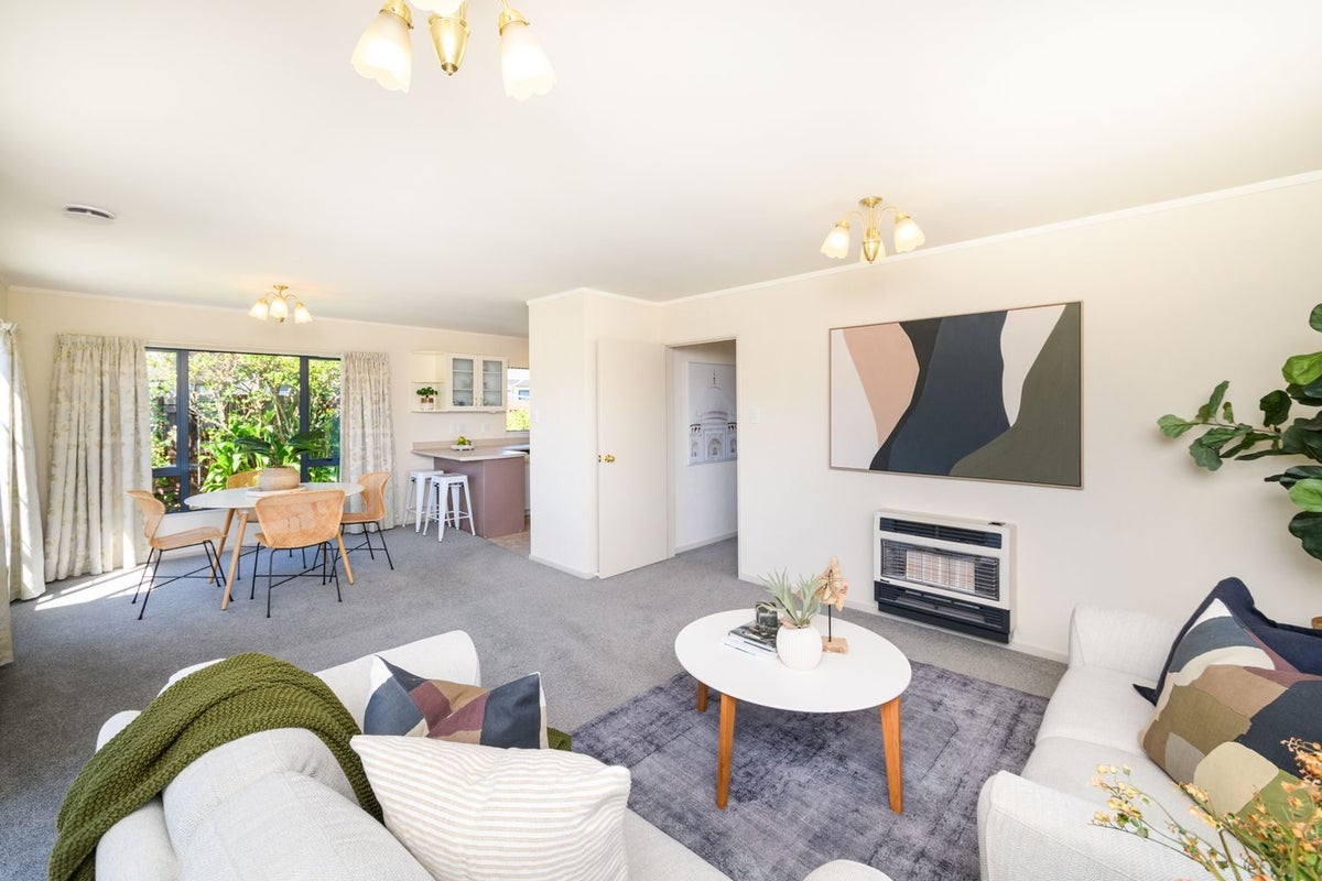 1 Logan Place, Kelvin Grove, Palmerston North - Carousel 2