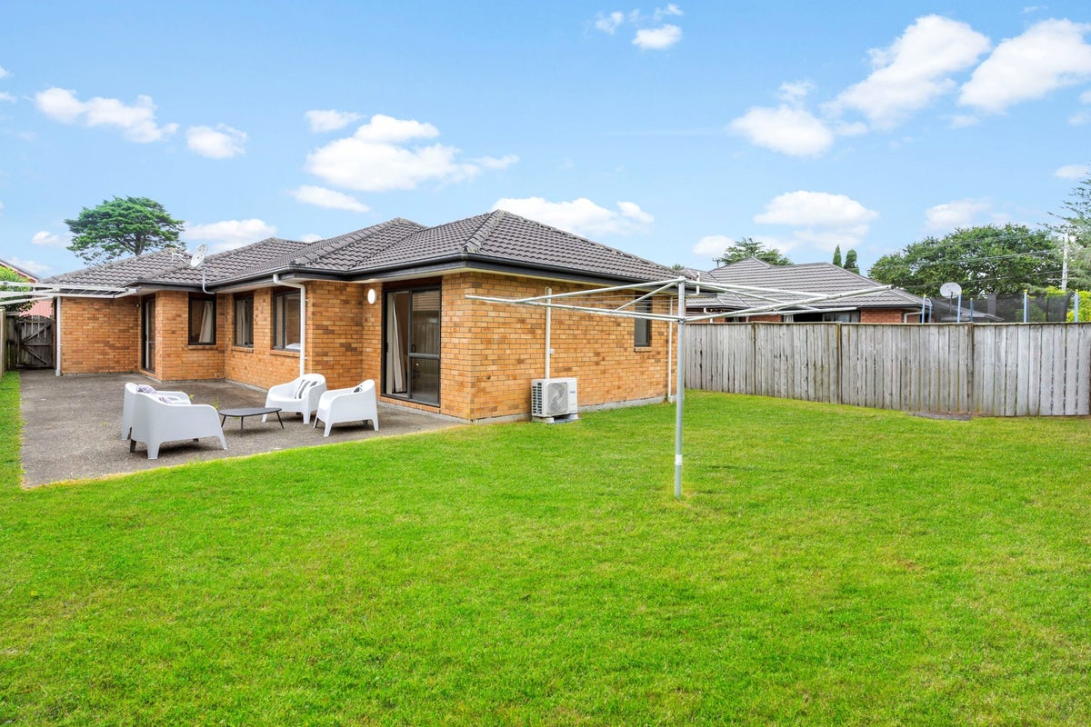 2B Waikaukau Road, Glen Eden, Auckland - Carousel 1