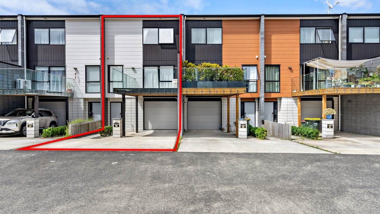 14 Meritage Lane, Te Atatu South, Auckland - Carousel 1