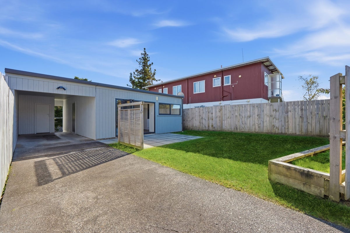 3/4 Cruickshank Crescent, Meadowbank, Auckland - Carousel 1