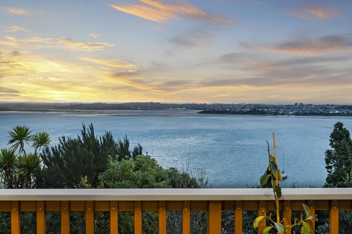 42 Brigantine Drive, Beach Haven, Auckland - Carousel 1