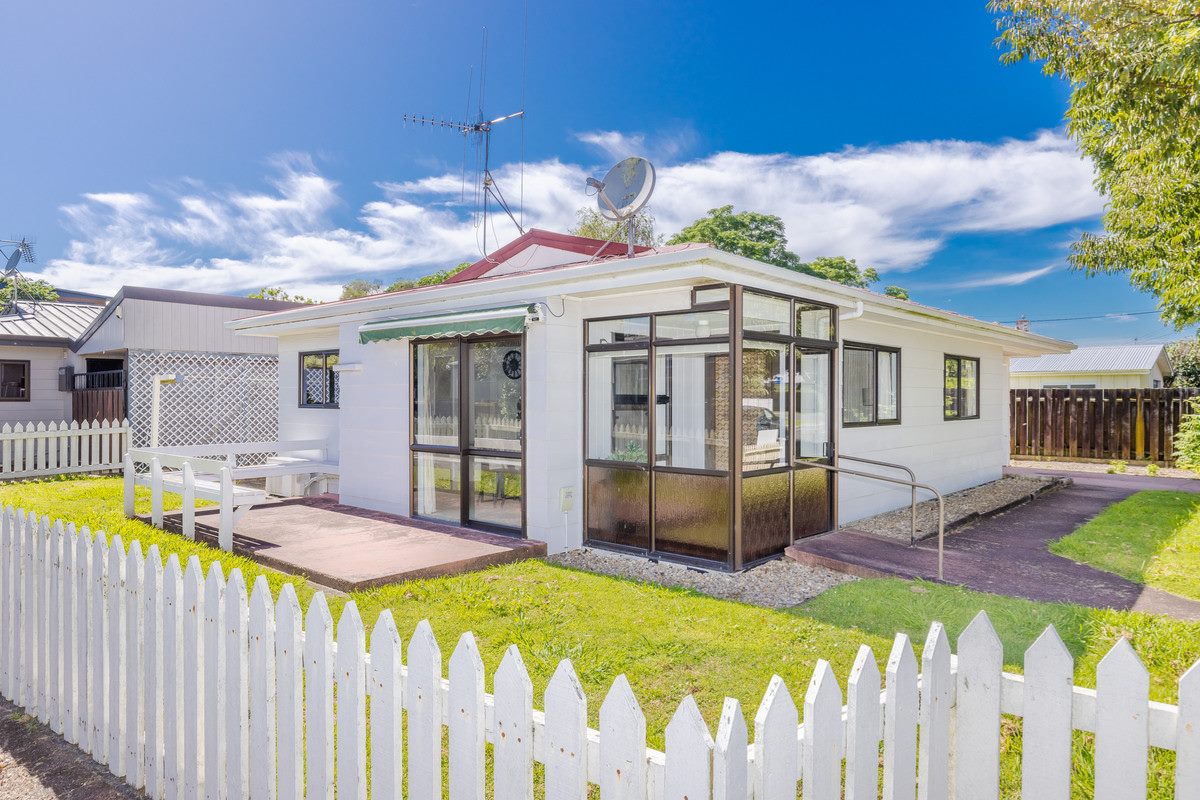 42A Graham Street, Hamilton East, Hamilton - Carousel 1
