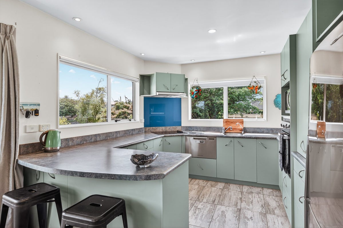 35B Fairview Terrace, Waipahihi, Taupo - Carousel 2