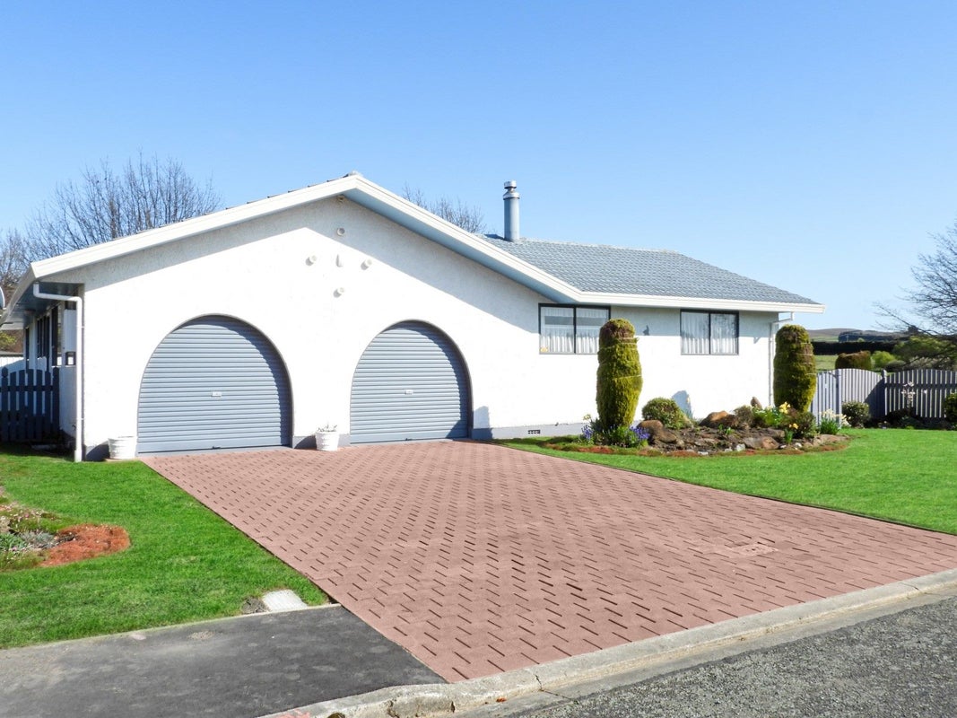 8 Whitestone Crescent, Weston, Oamaru - Carousel 2