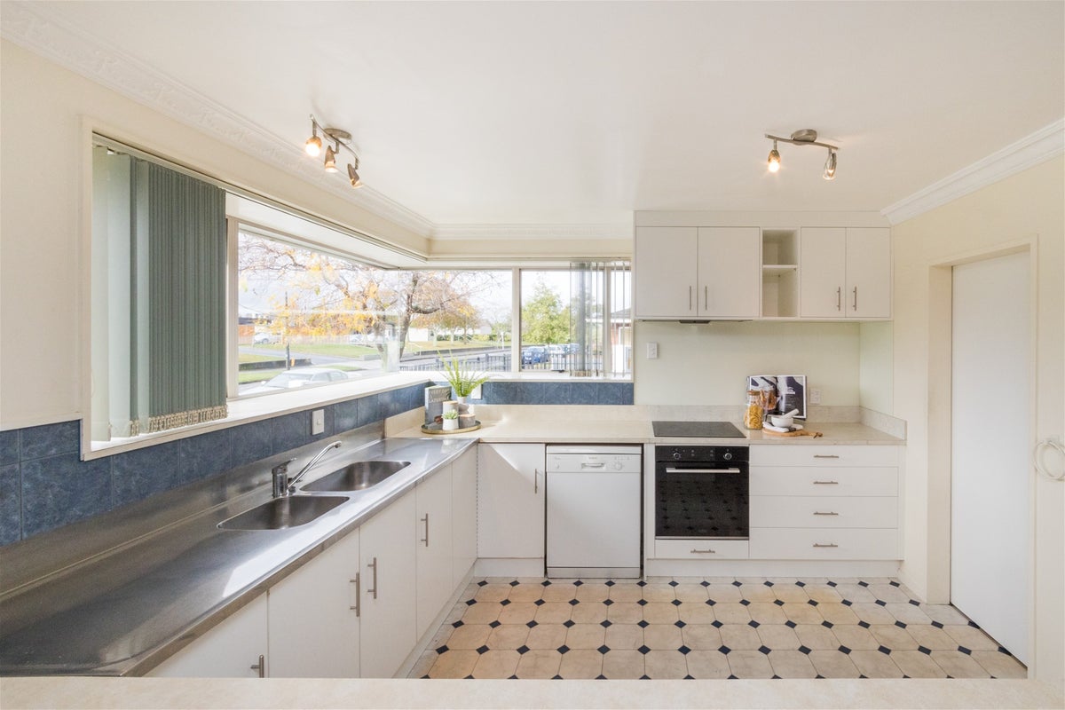 33 Rennie Avenue, Milson, Palmerston North - Carousel 2