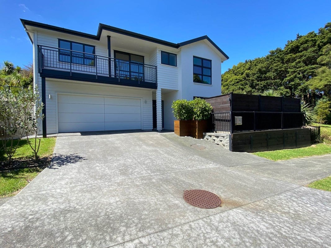 69 Calluna Crescent, Totara Heights, Auckland - Carousel 1
