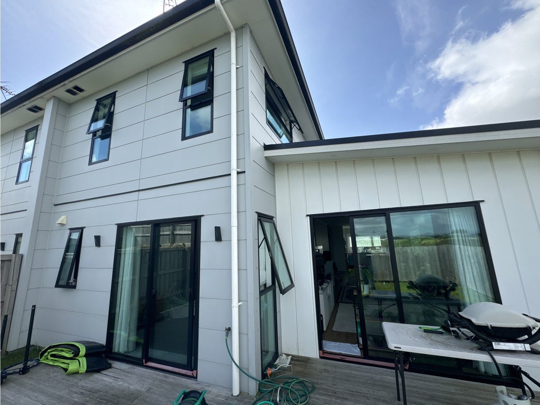 2/7 Miharo Crescent, Flagstaff, Hamilton - Carousel 1