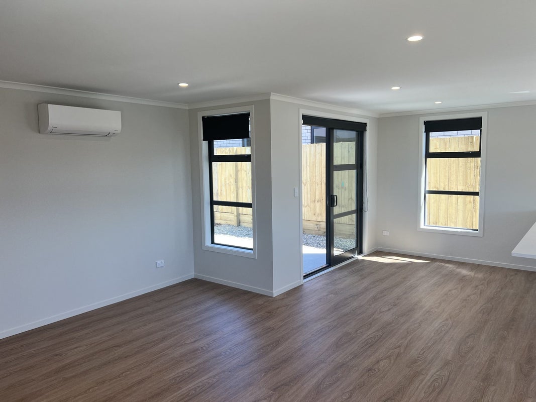 17 Scenic Rise, Rototuna North, Hamilton - Carousel 2