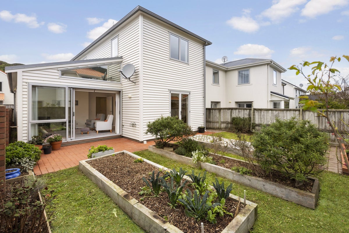 22/36 Dee Street, Island Bay, Wellington - Carousel 1