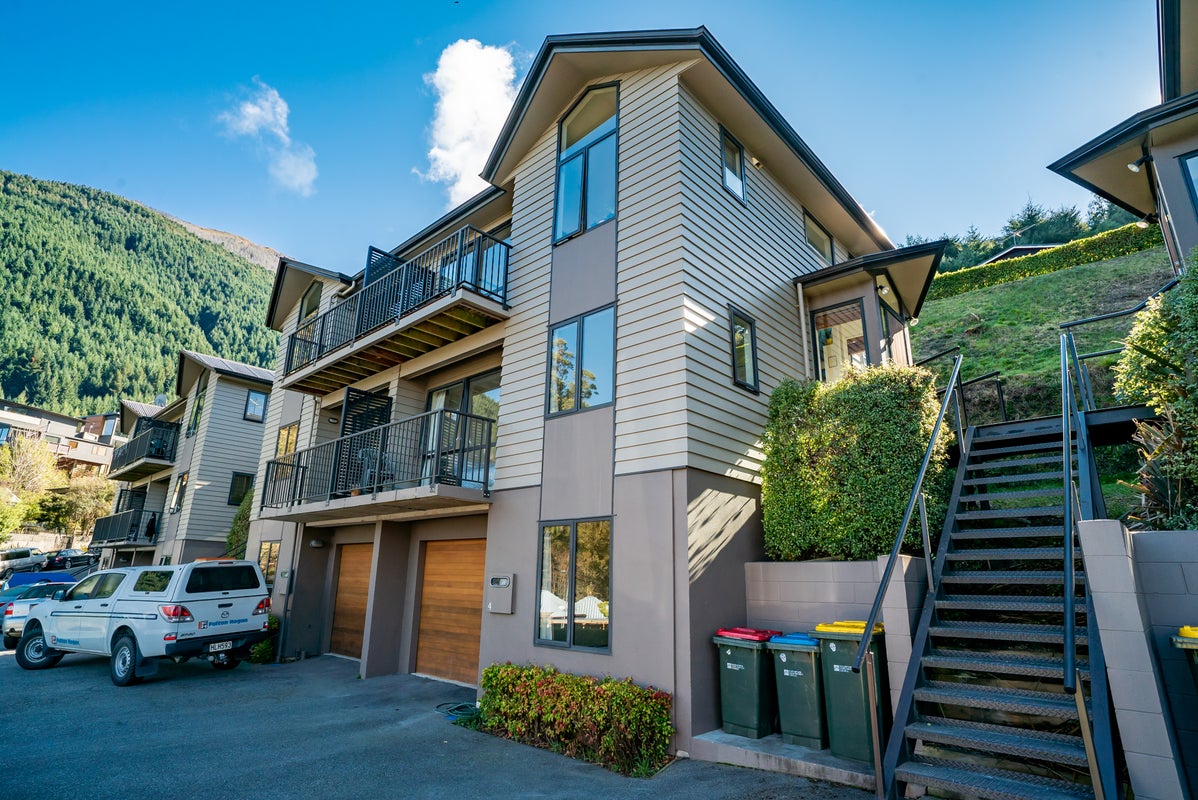 4/8 McKerrow Place, Sunshine Bay, Queenstown - Carousel 2