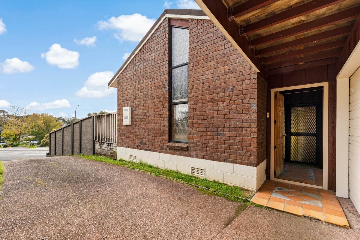 27 Oaktree Avenue, Browns Bay, Auckland - Carousel 2