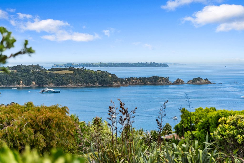 13 Hauraki Road, Oneroa, Waiheke Island - Carousel 1