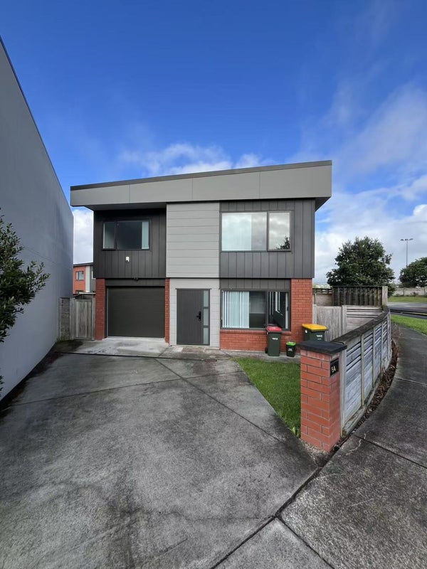 54 Bordeaux Parade, Te Atatu South, Auckland - Carousel 1