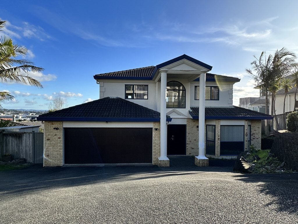 6 Cricklade Terrace, Windsor Park, Auckland - Carousel 1