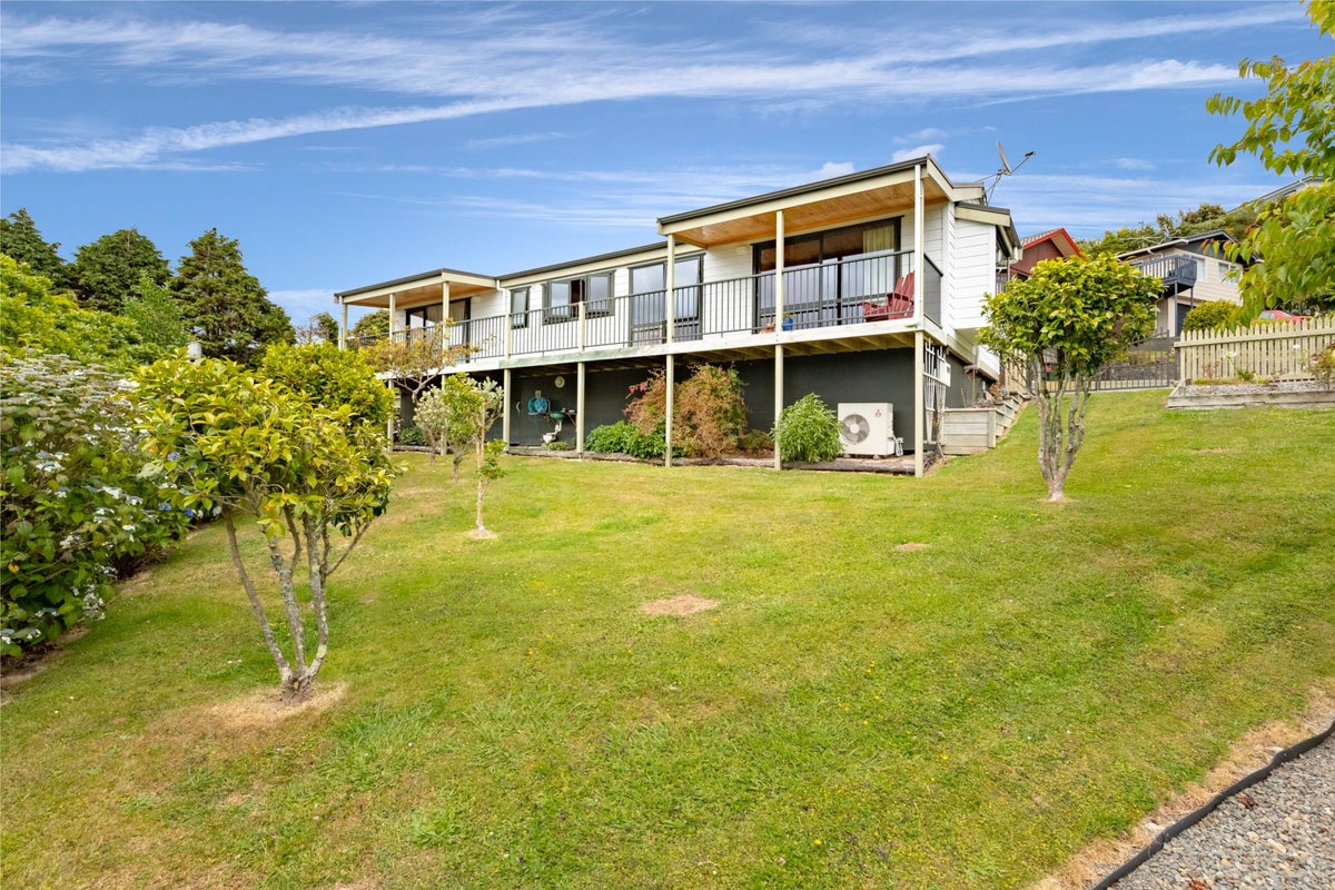 27 Wisteria Grove, Maungaraki, Lower Hutt - Carousel 1