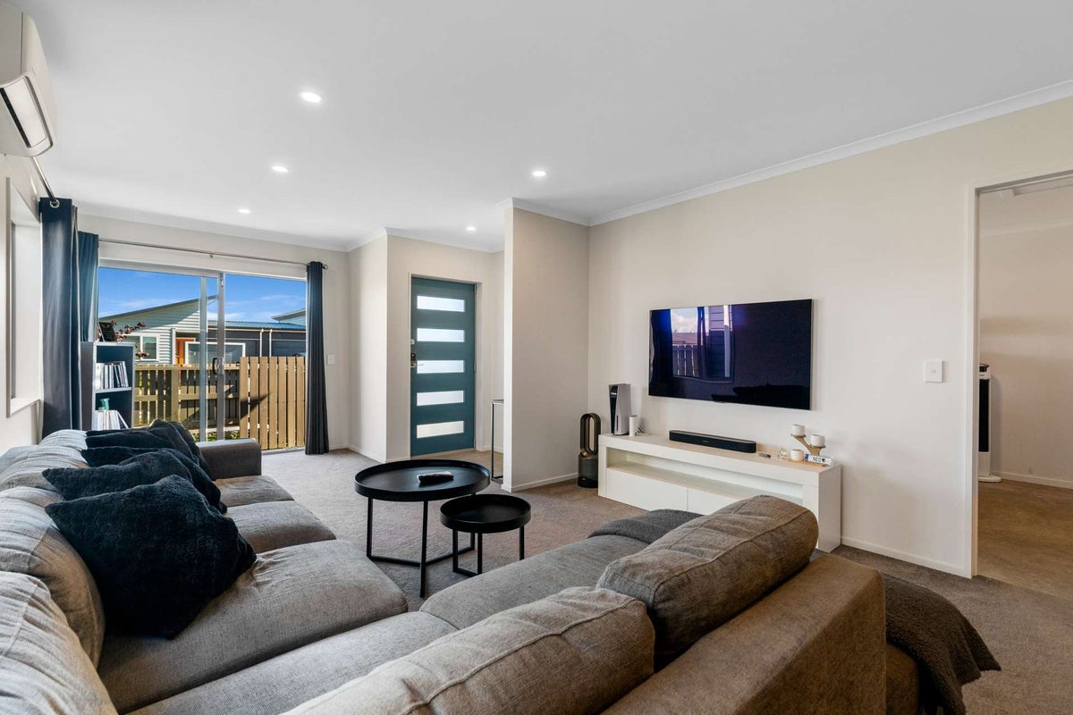 13 Whareatua Avenue, Takanini, Auckland - Carousel 1