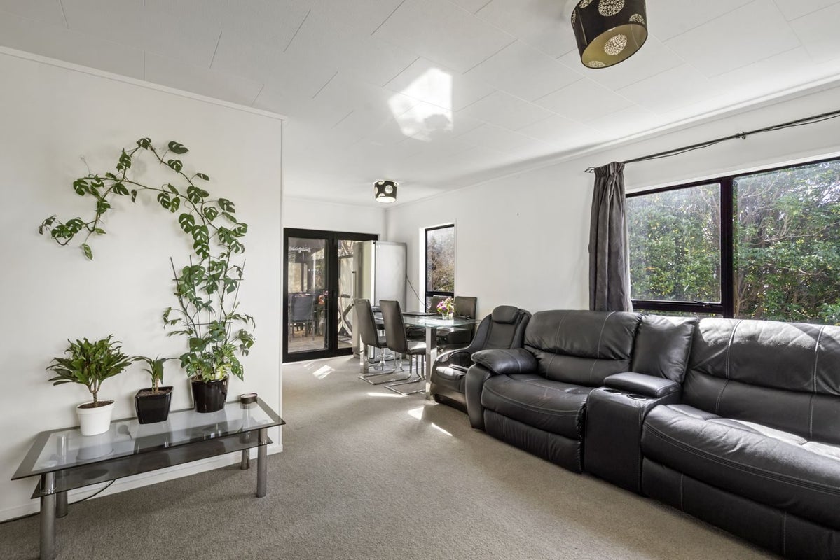 7 Eagleson Street, Northcross, Auckland - Carousel 2