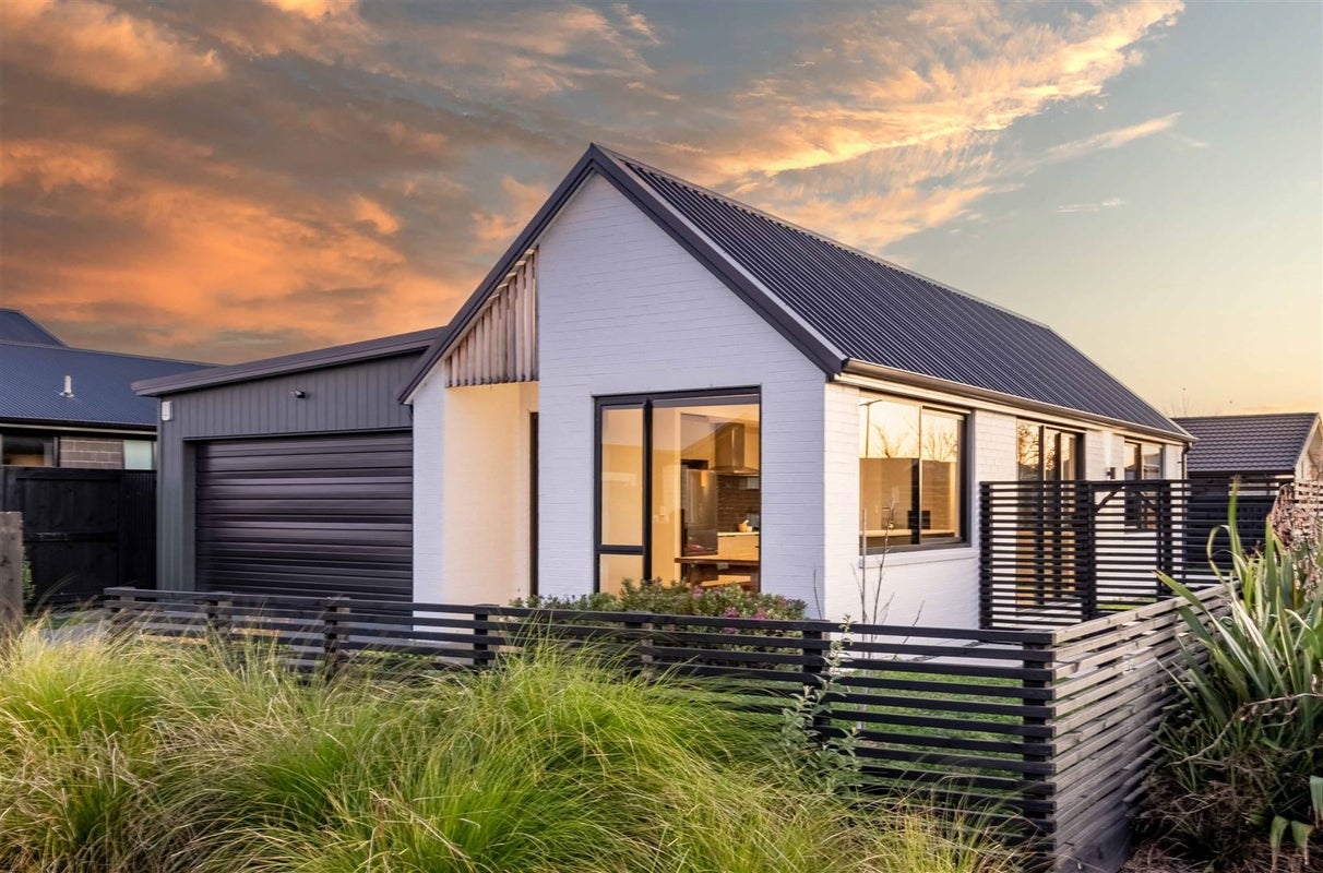 19 Trewern Avenue, Chartwell, Hamilton - Carousel 1