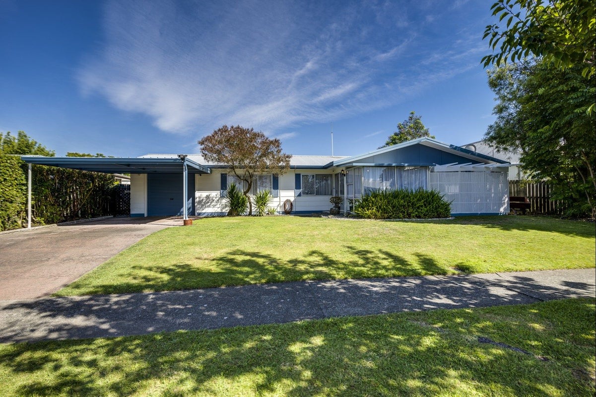13 Clement Place, Greenmeadows, Napier - Carousel 2