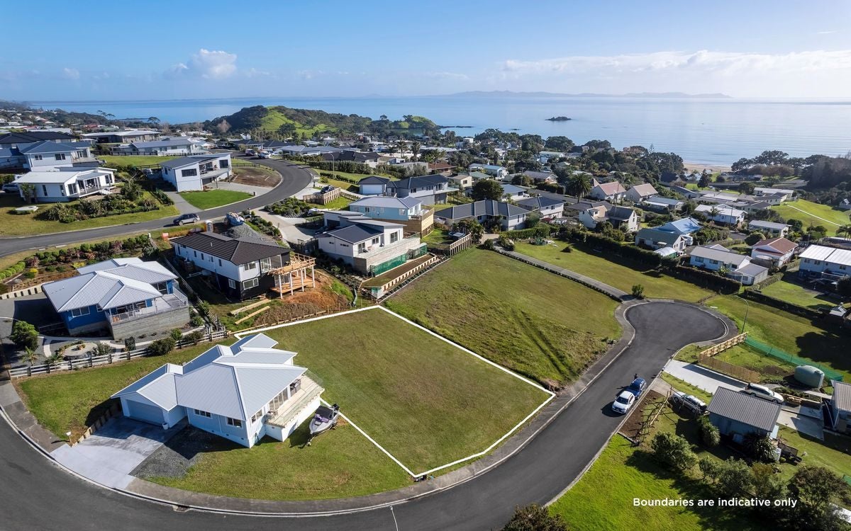 8 Lori Lane, Coopers Beach, Coopers Beach - Carousel 1