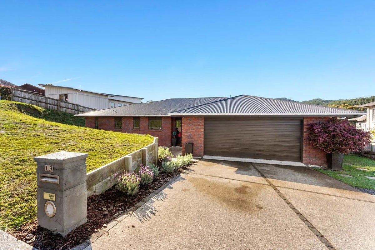 13 Frankie Stevens Place, Riverstone Terraces, Upper Hutt - Carousel 1