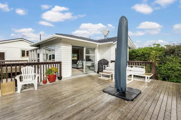 2/15 Kiteroa Terrace, Rothesay Bay, Auckland - Carousel 1