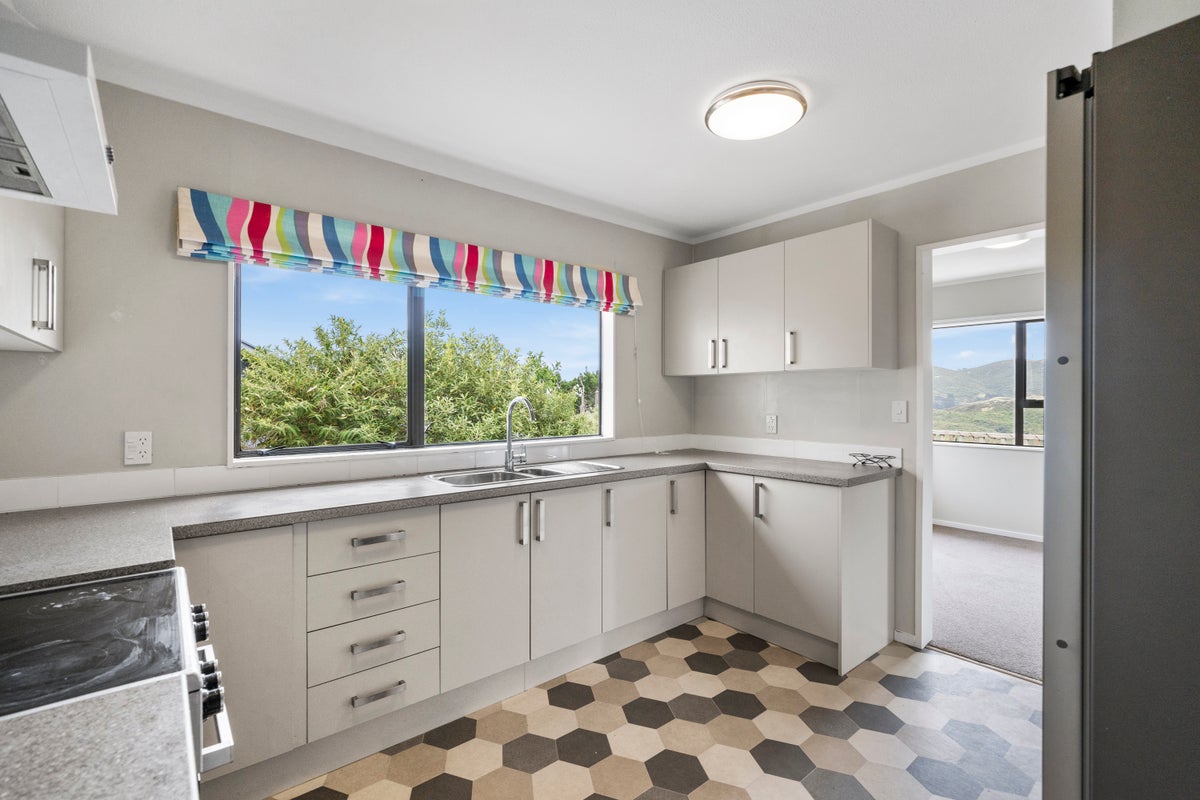 32B Outram Grove, Kelson, Lower Hutt - Carousel 2