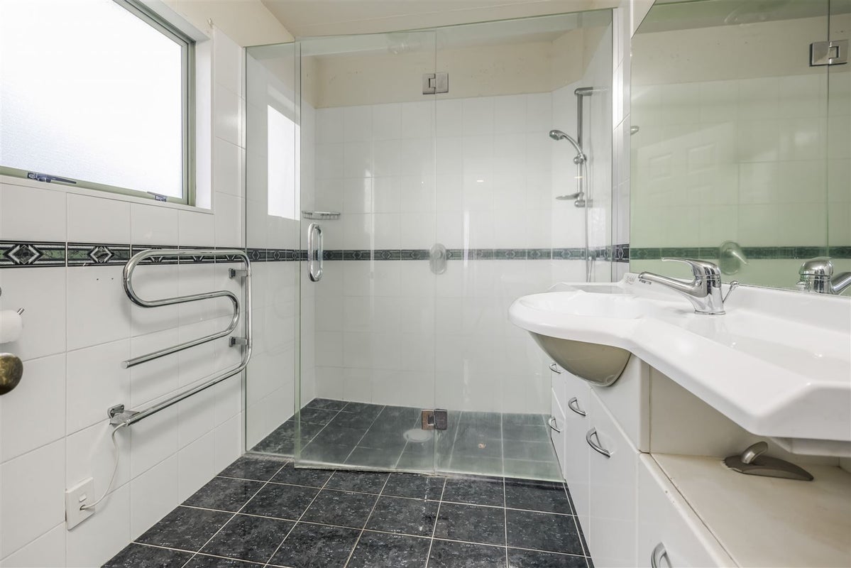 5A Grimshaw Place, Henderson, Auckland - Carousel 16