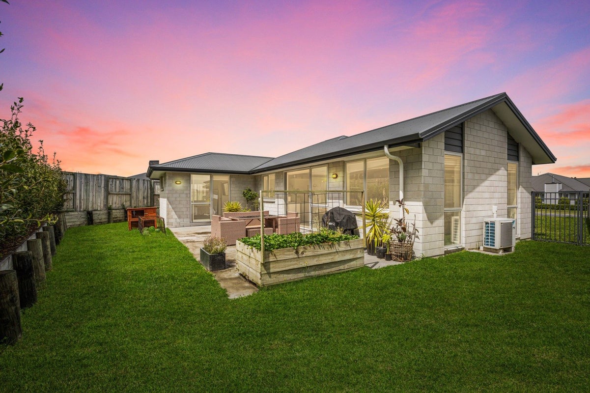 110 Puhirake Crescent, Pyes Pa, Tauranga - Carousel 2