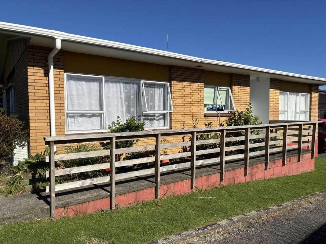 1/147 Lemon Street, Strandon, New Plymouth - Carousel 1