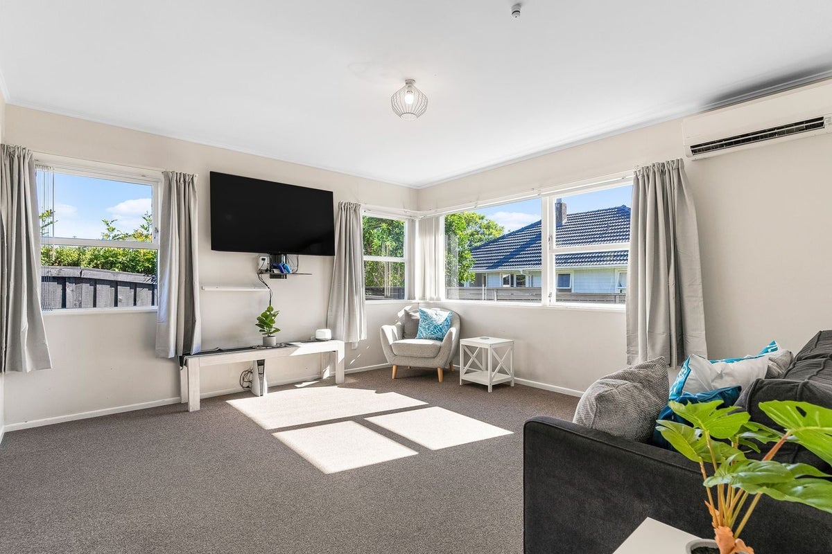 94 Tirimoana Road, Te Atatu South, Auckland - Carousel 2