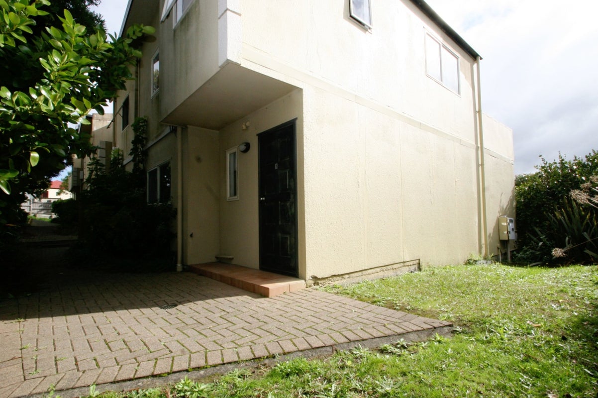 1/11 Spencer Road, Oteha, Auckland - Carousel 1