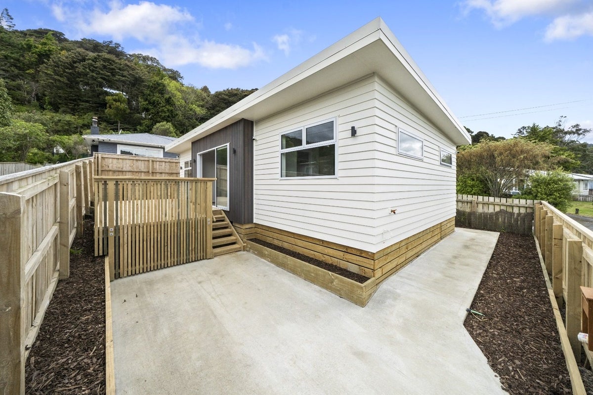 16A Bull Avenue, Wainuiomata, Lower Hutt - Carousel 13