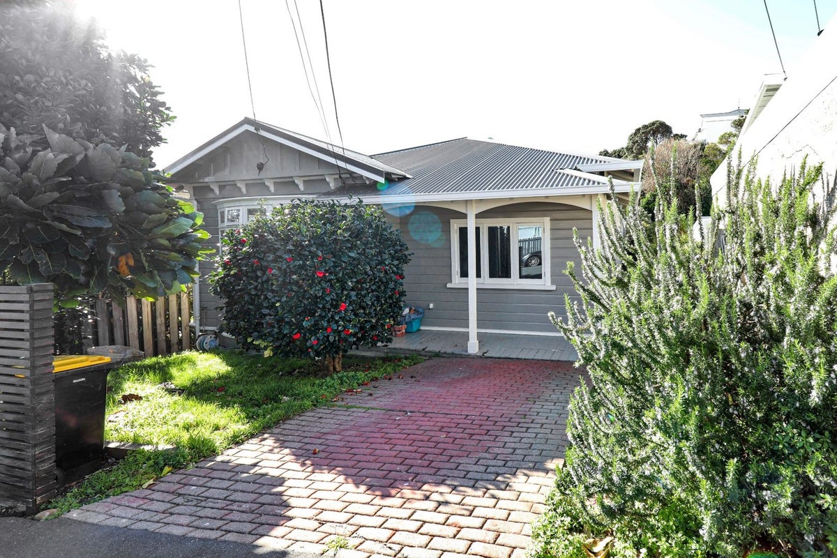 20 Mersey Street, Island Bay, Wellington - Carousel 1
