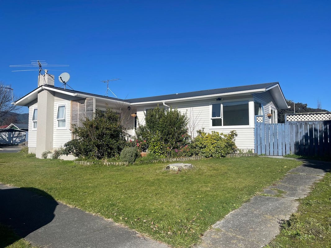 1 Momona Street, Wainuiomata, Lower Hutt - Carousel 1