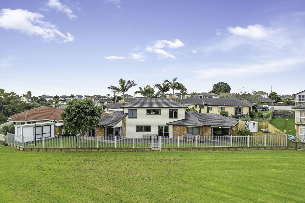 9 Nicholas Gibbons Drive, Clendon Park, Auckland - Carousel 2