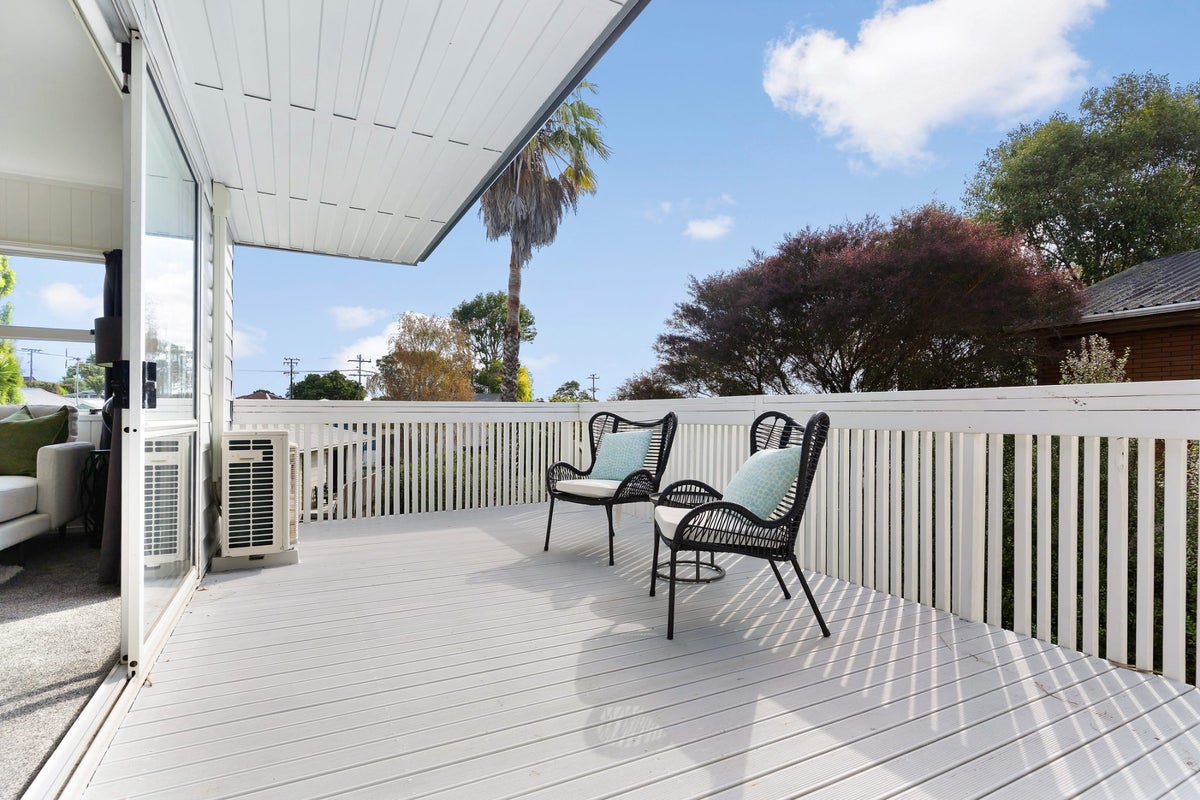 15B Aeroview Drive, Beach Haven, Auckland - Carousel 2