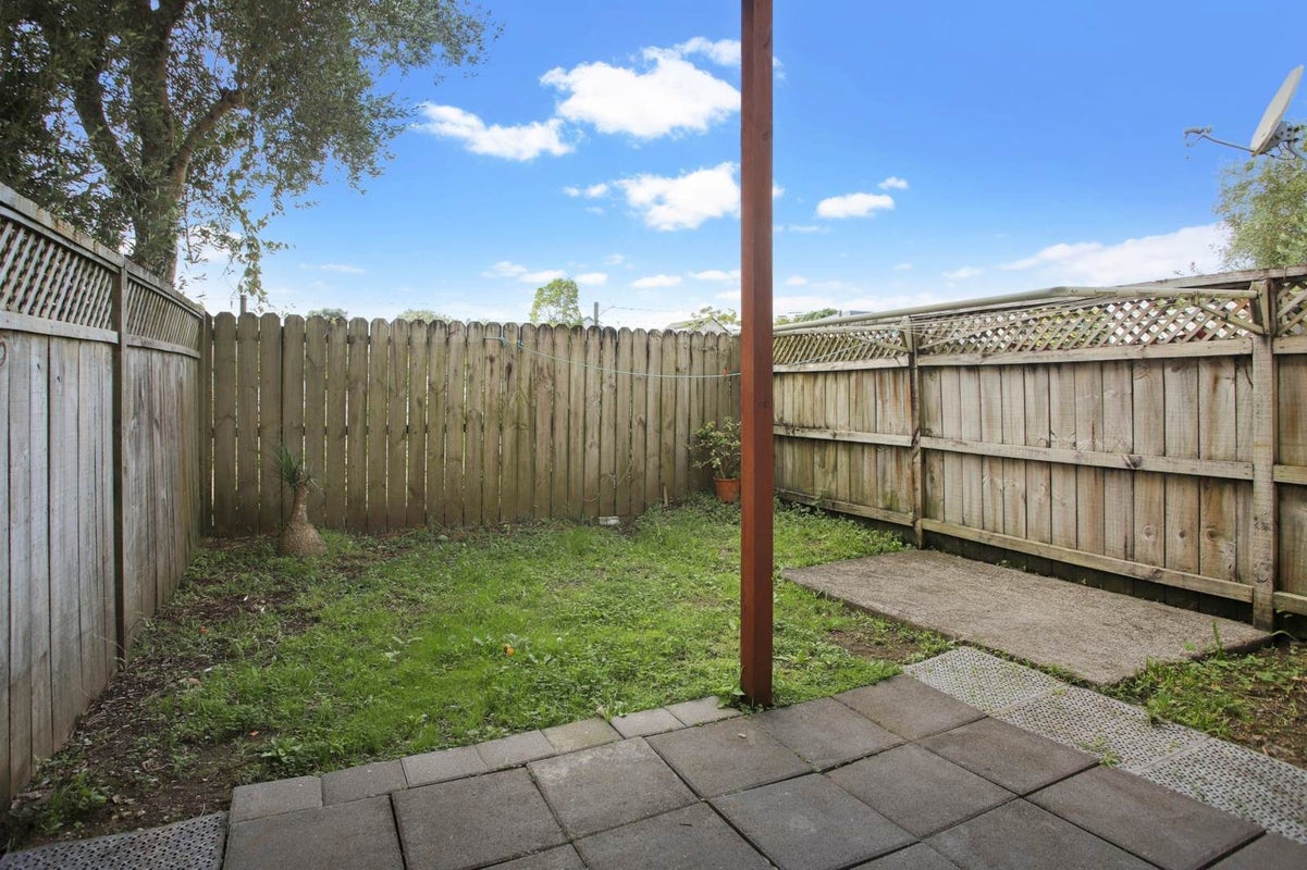 5/12 Ambrico Place, New Lynn, Auckland - Carousel 12