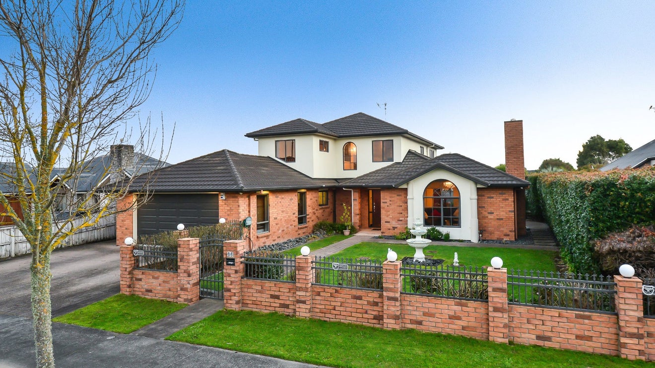 86 Huntington Drive, Huntington, Hamilton - Carousel 1