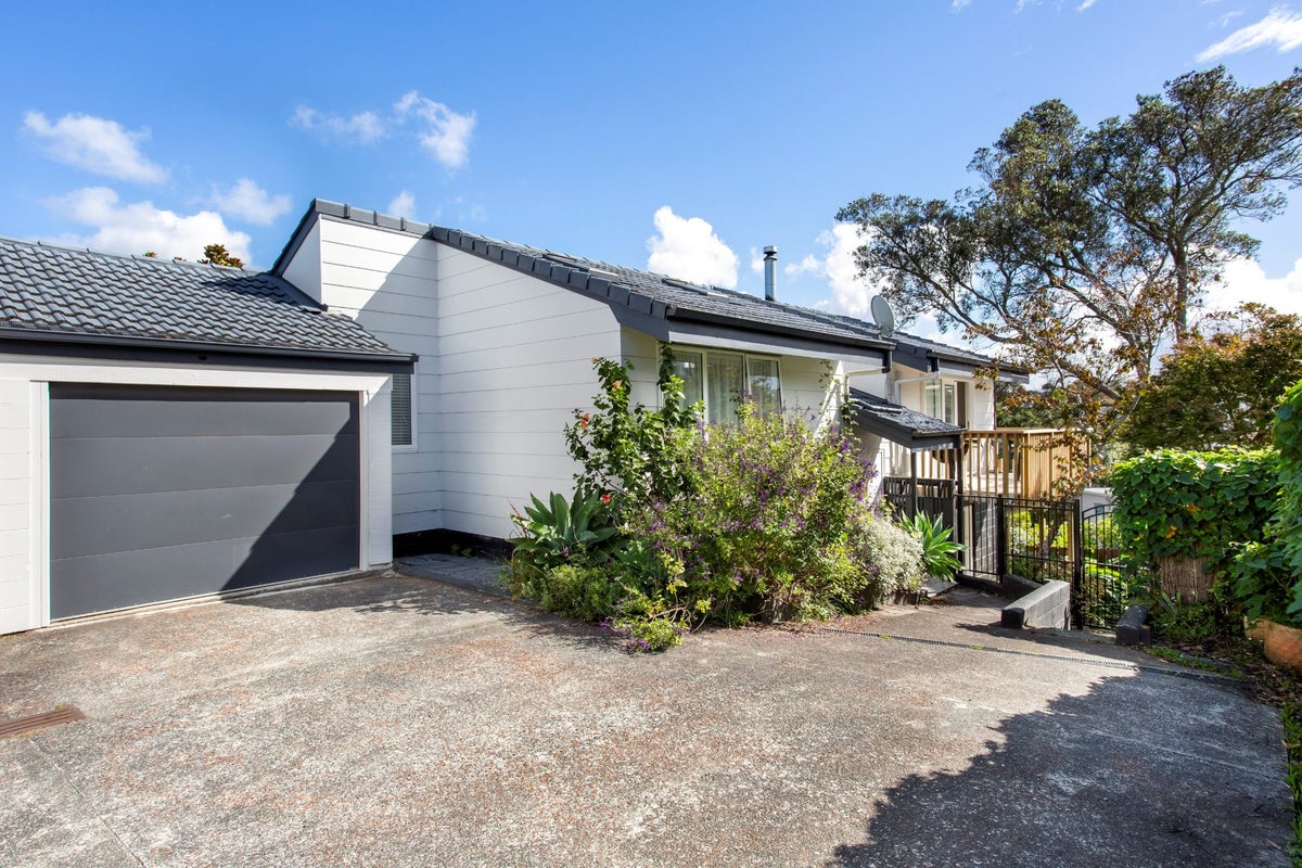 2/162 Deep Creek Road, Torbay, Auckland - Carousel 1
