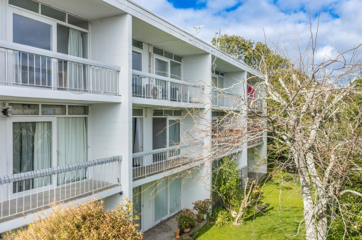 6/37 Edenvale Crescent, Mount Eden, Auckland - Carousel 2