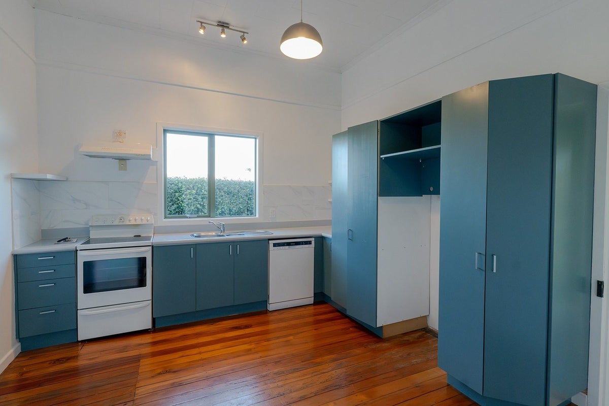 8 Exeter Street, Abbotsford, Dunedin - Carousel 2