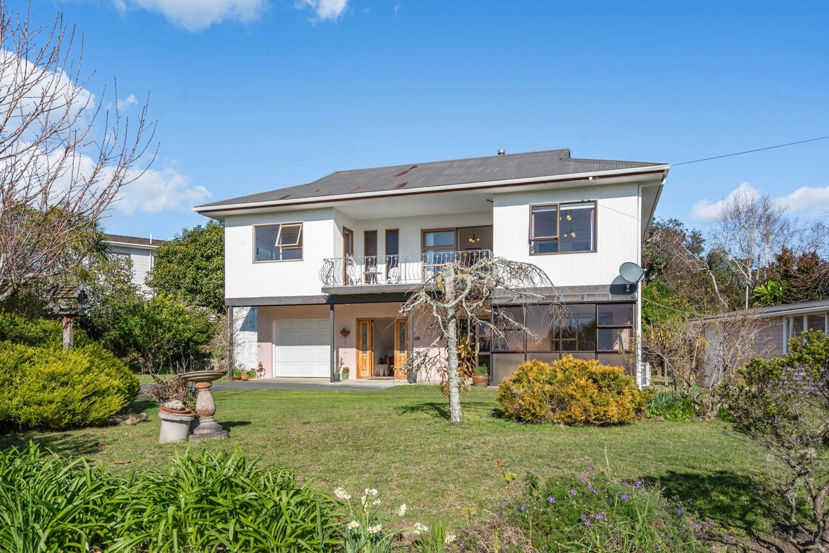 10 Findlay Street, Mangawhai Heads, Mangawhai - Carousel 1