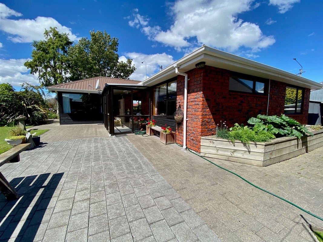 20 High Street, Balclutha - Carousel 2