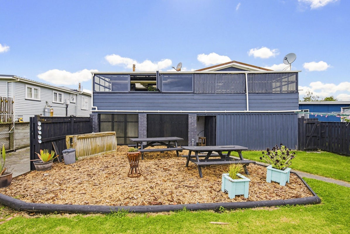 79 Park Avenue, Waitarere Beach, Levin - Carousel 1
