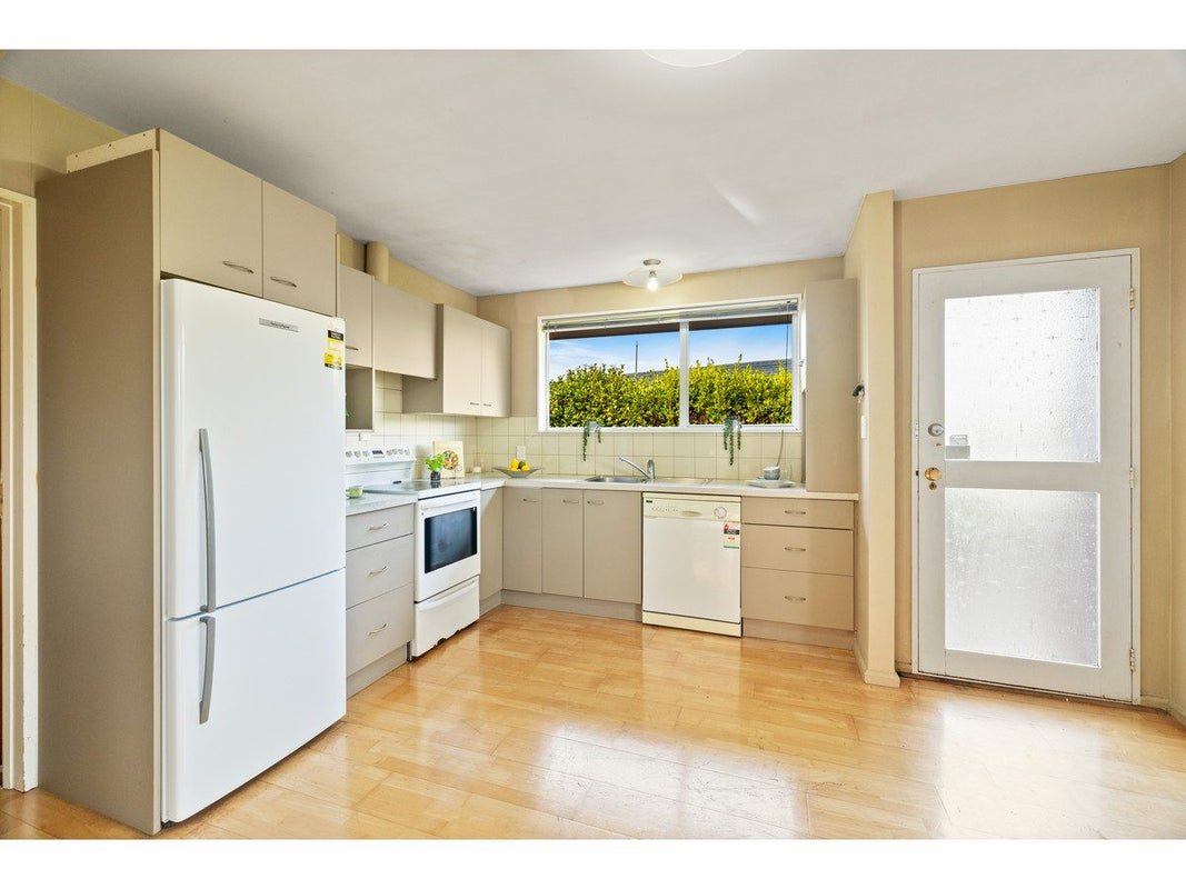 12A Karnak Crescent, Russley, Christchurch - Carousel 2